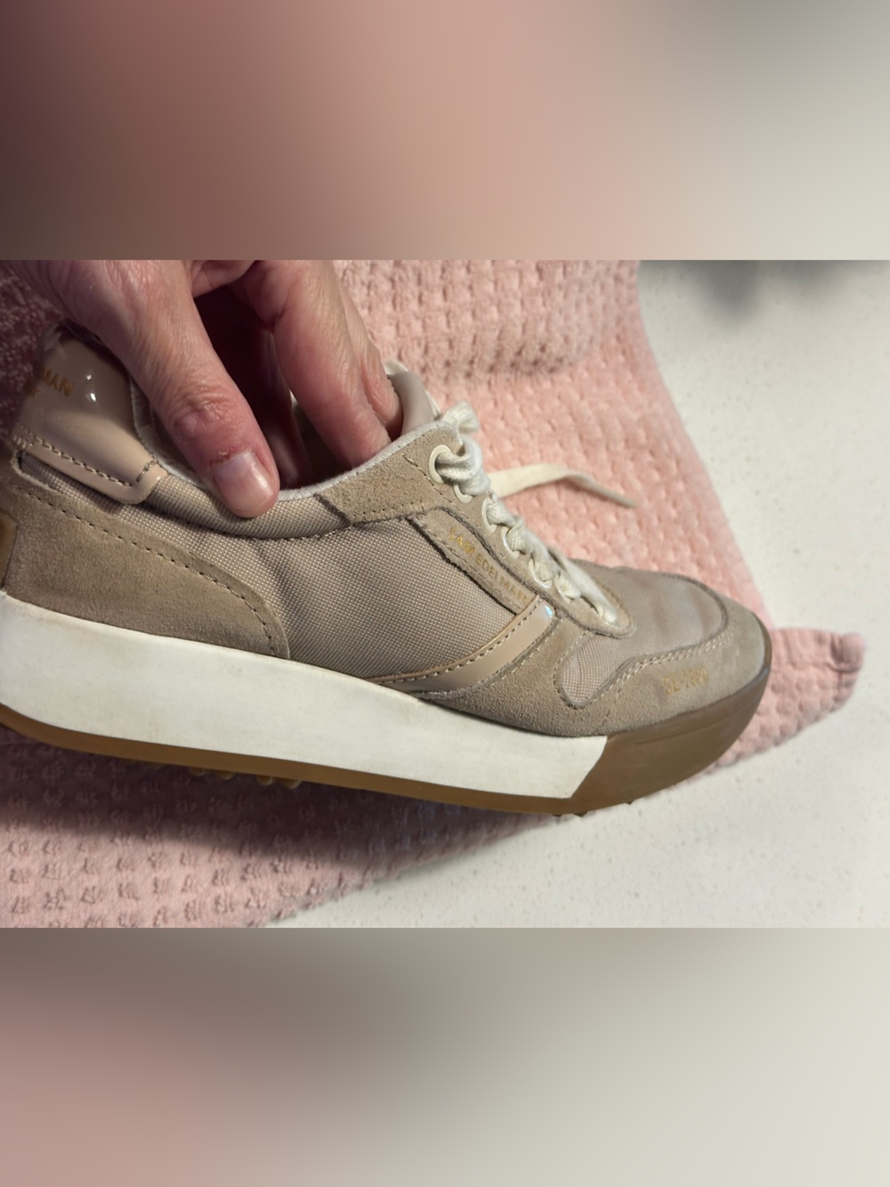 Sam Edelman Size 6 Gently Used Tan Beige Sneakers